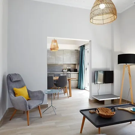 Chrissula Homeleader