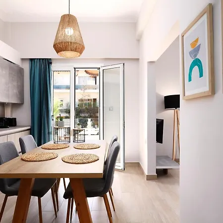Chrissula Homeleader Apartment