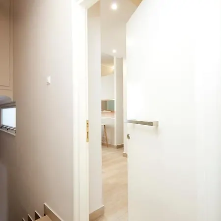 Chrissula Homeleader 아파트 하니아