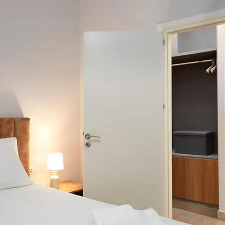 Chrissula Homeleader