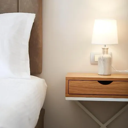 Chrissula Homeleader Apartament *