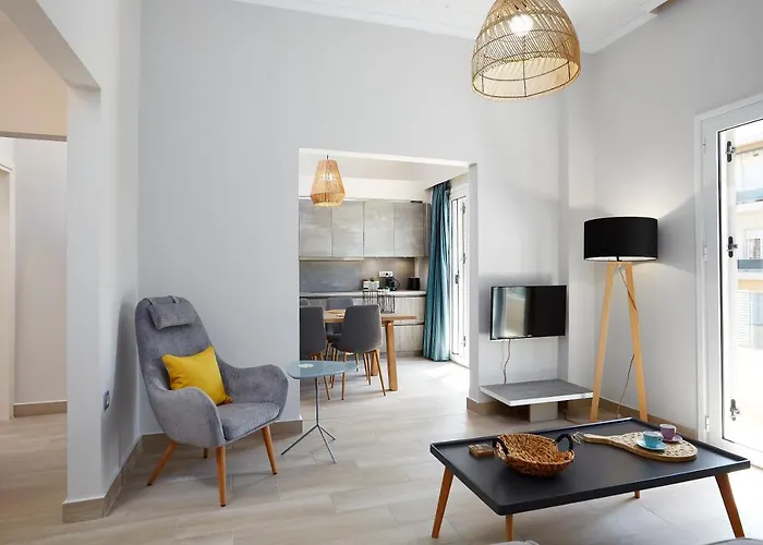 Chrissula Homeleader