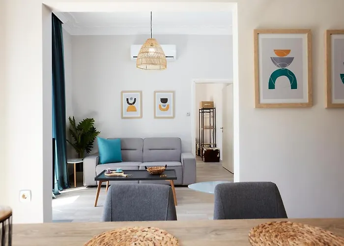 Chrissula Homeleader