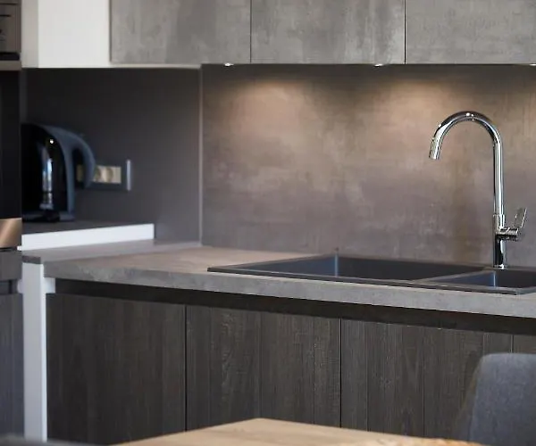 Chrissula Homeleader