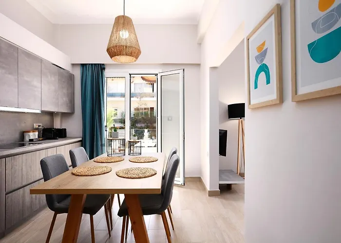 Chrissula Homeleader Apartment