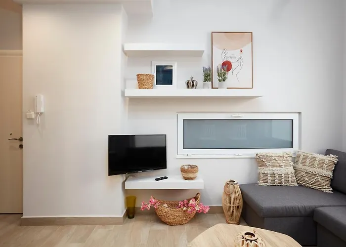 Chrissula Homeleader