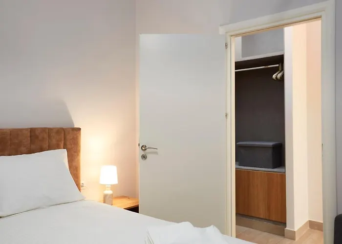 Chrissula Homeleader