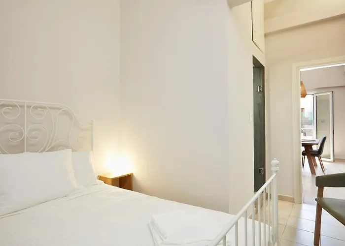 Chrissula Homeleader Apartment *