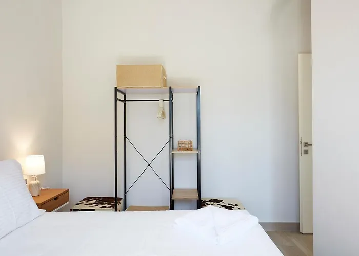 Chrissula Homeleader *