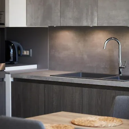 Chrissula Homeleader